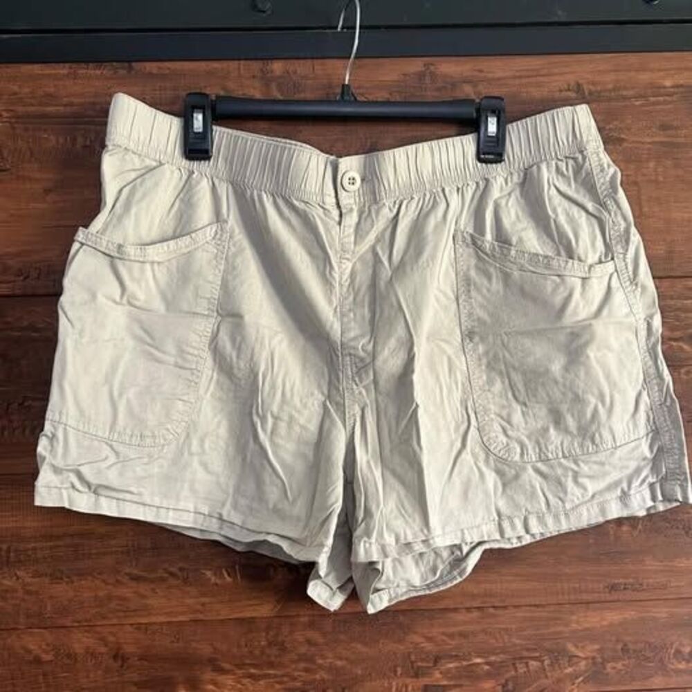 Women's Plus Stitch Star Light Cream/Tan shorts